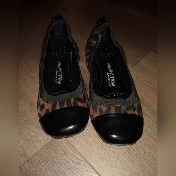 Kenneth Cole Blink Wink Flats - Picture 4 of 9